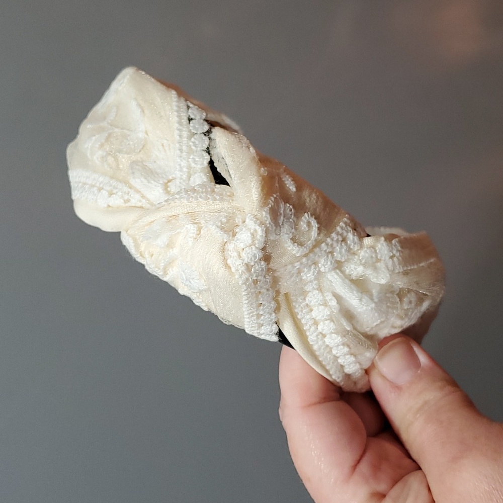 New boutique handmade top knot lace silk flexible headband off white - Picture 3 of 6